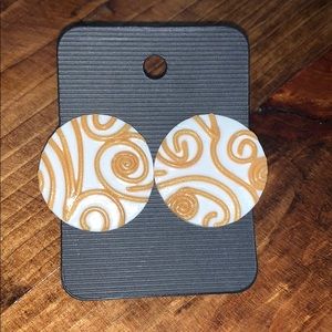 Glossy Swirl Major Stud Clay Earrings